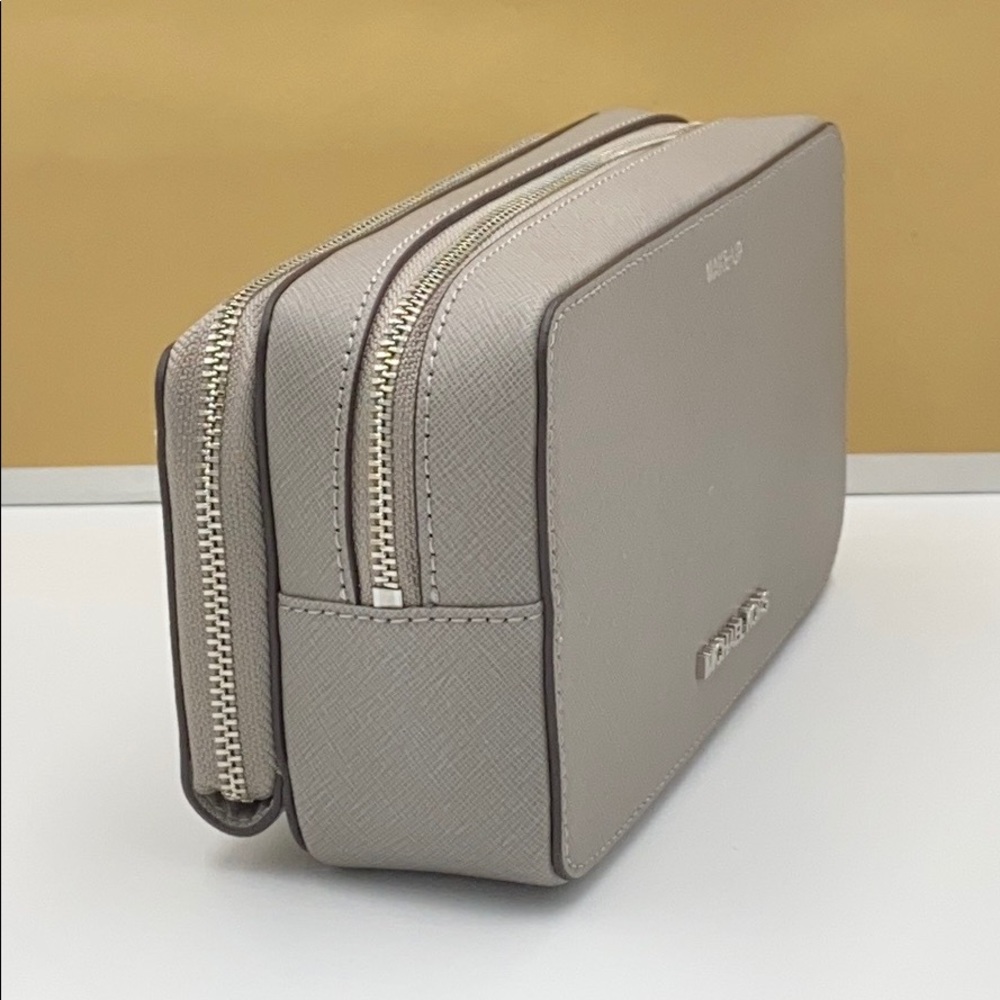 Michael Kors Large Double Travel Pouch Pearl Grey - Picture 3 of 16